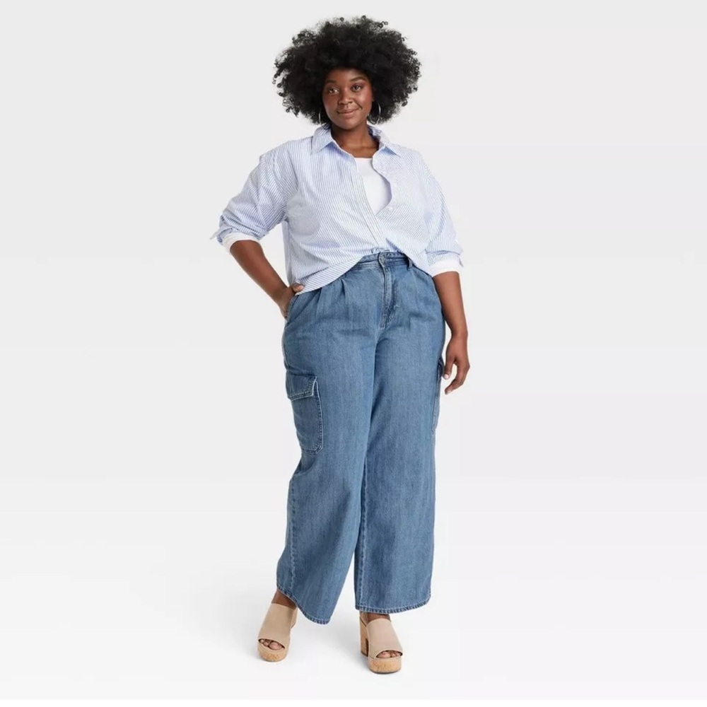 Universal Thread Women's Wide Leg Jeans Cargo Pants Relaxed Fit, Medium Wash